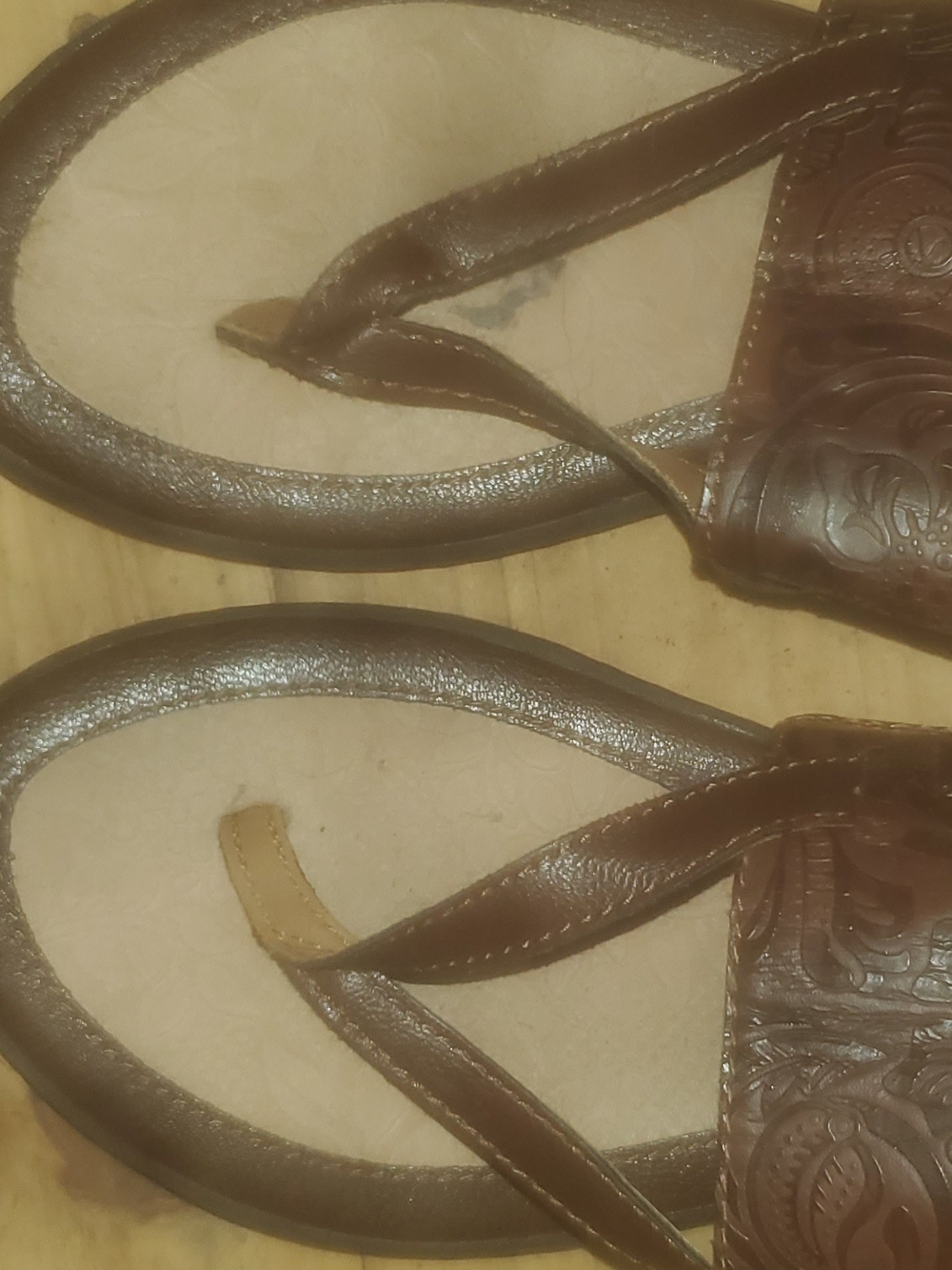 Women’s B.O.C. Brown Leather Flip Flop Sandals - Comfortable Casual